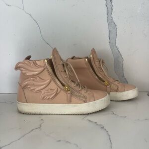 ✨ Giuseppe Zanotti High-Top Sneakers with Wing Detail – Blush Pink ✨ WOWW
